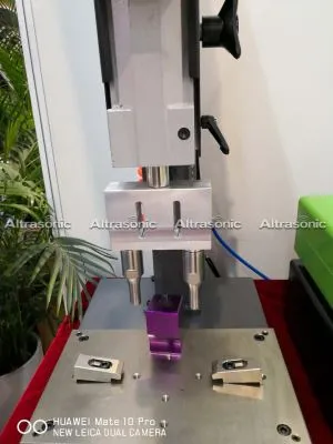 Ultraskaņas plastmasas metināšana ar precīzām un nulles spraugām, kas paredzētas automobiļu detaļām